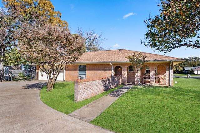 $299,900 | 1687 Dickerson Drive | Northwest Central Arlington