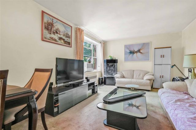 $328,000 | 26-15 Parsons Boulevard, Unit 3B | Flushing