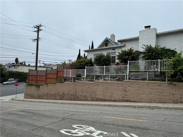 $2,350,000 | 717 South Redondo Avenue | Eastside Manhattan Beach