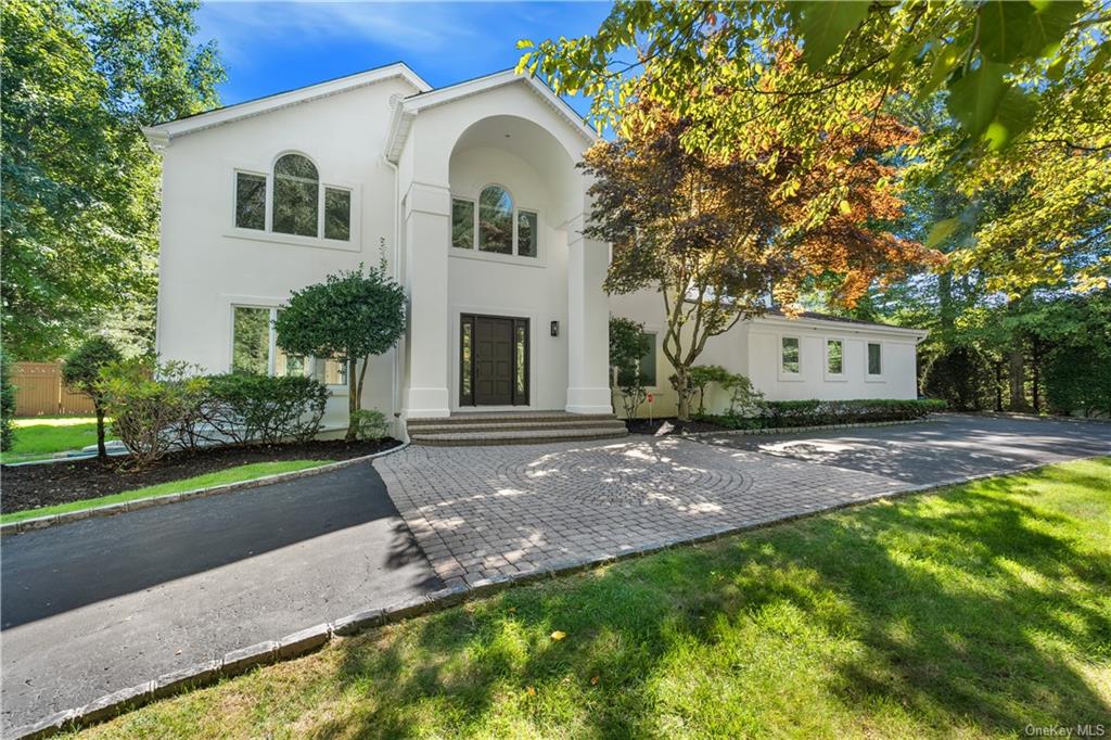 View of front of property featuring a front yard