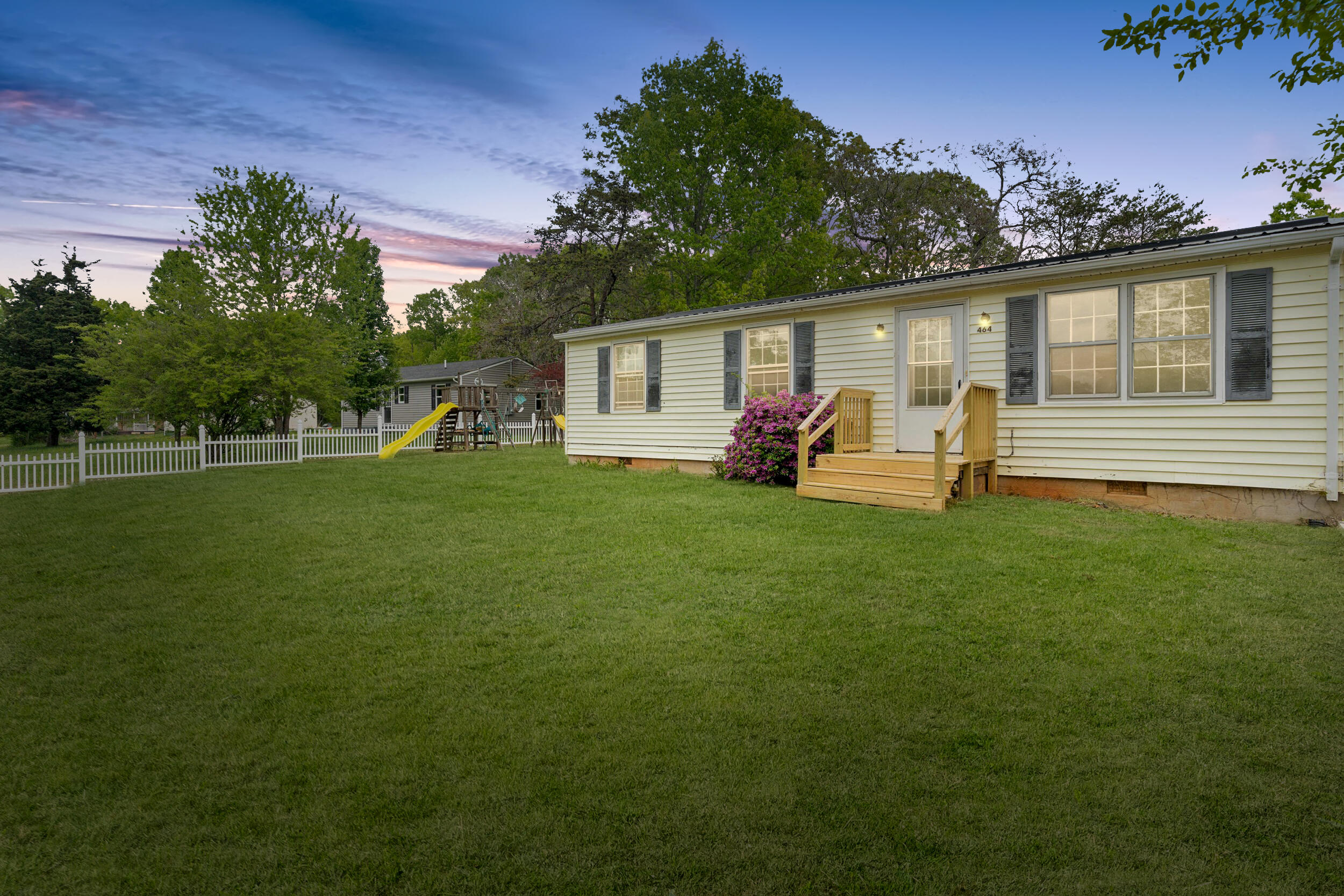 a view of a house with a backyard