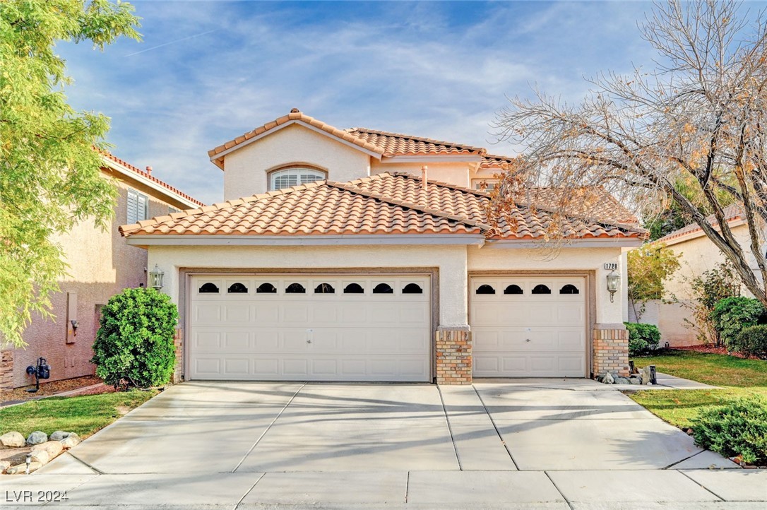 Curb appeal, 3 car garage