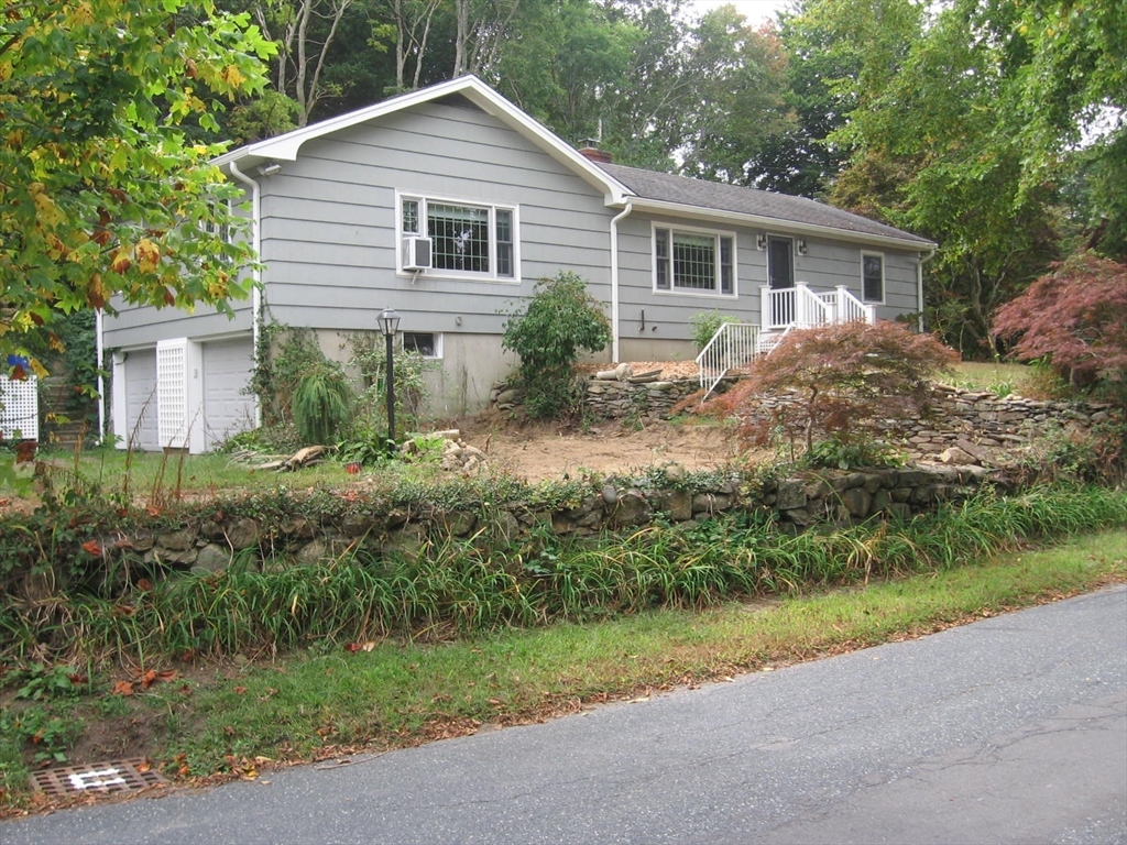 a view of front of house with a yard