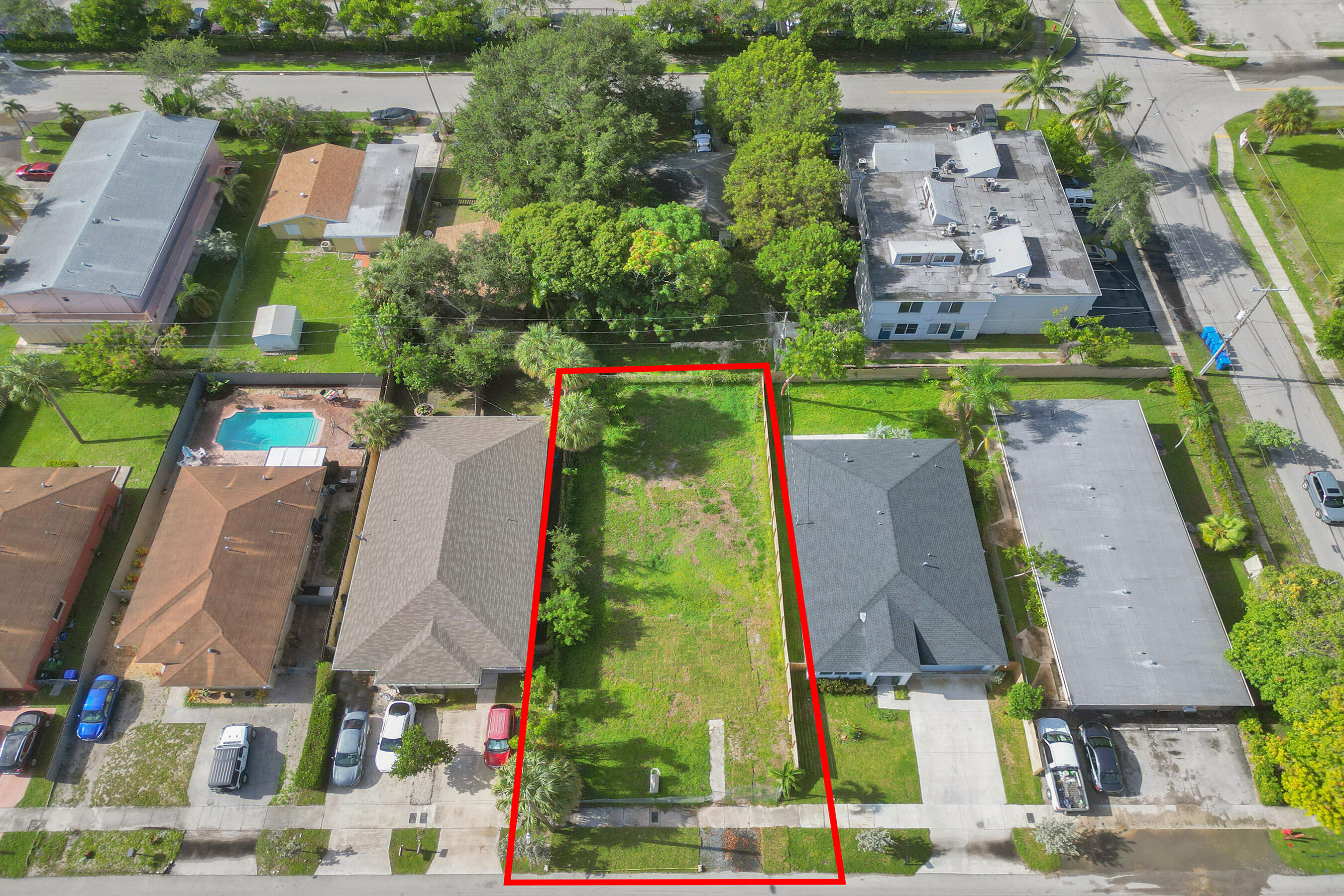 an aerial view of a house with outdoor space lake view