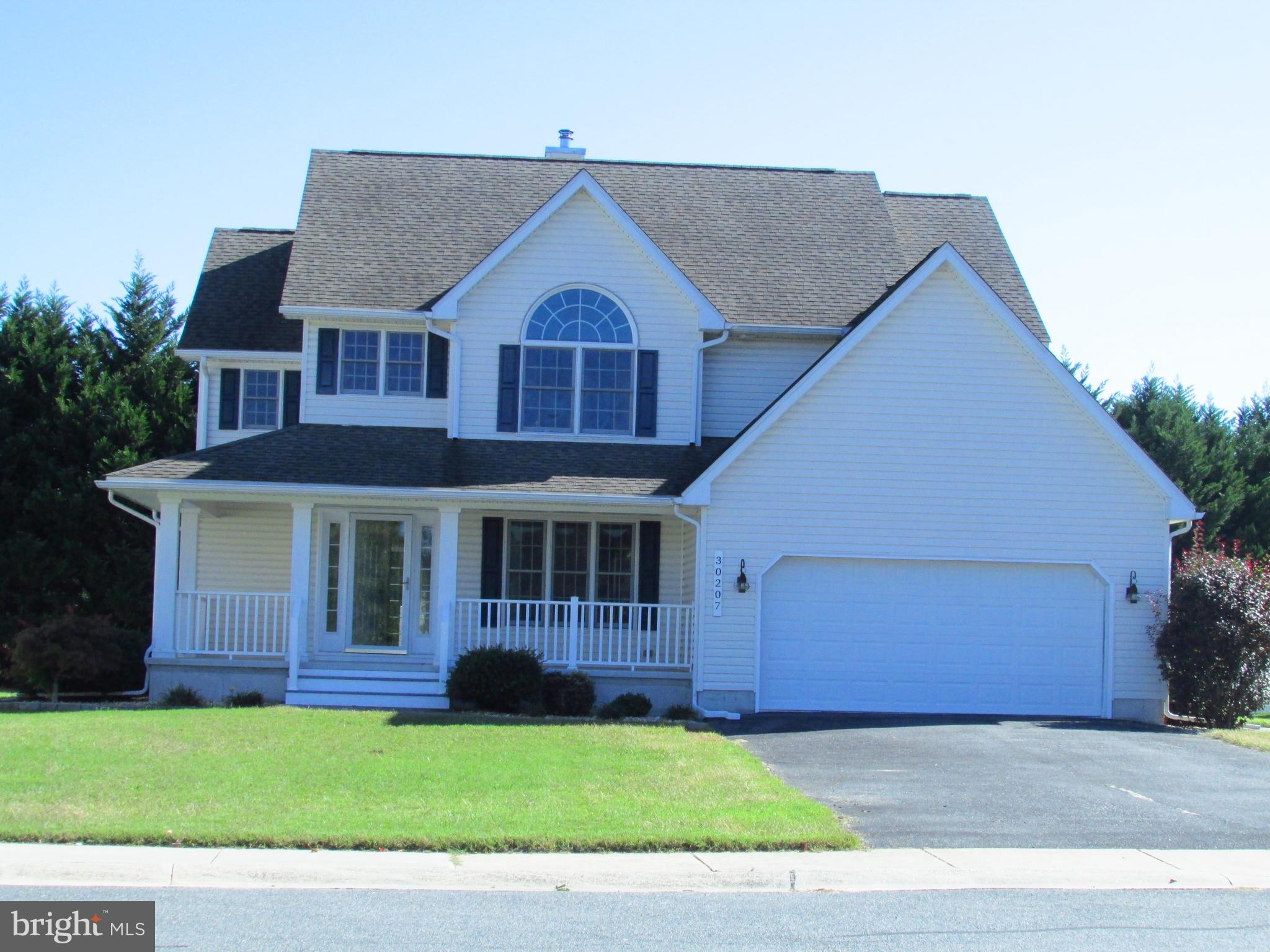 a view of a yard in front of a house