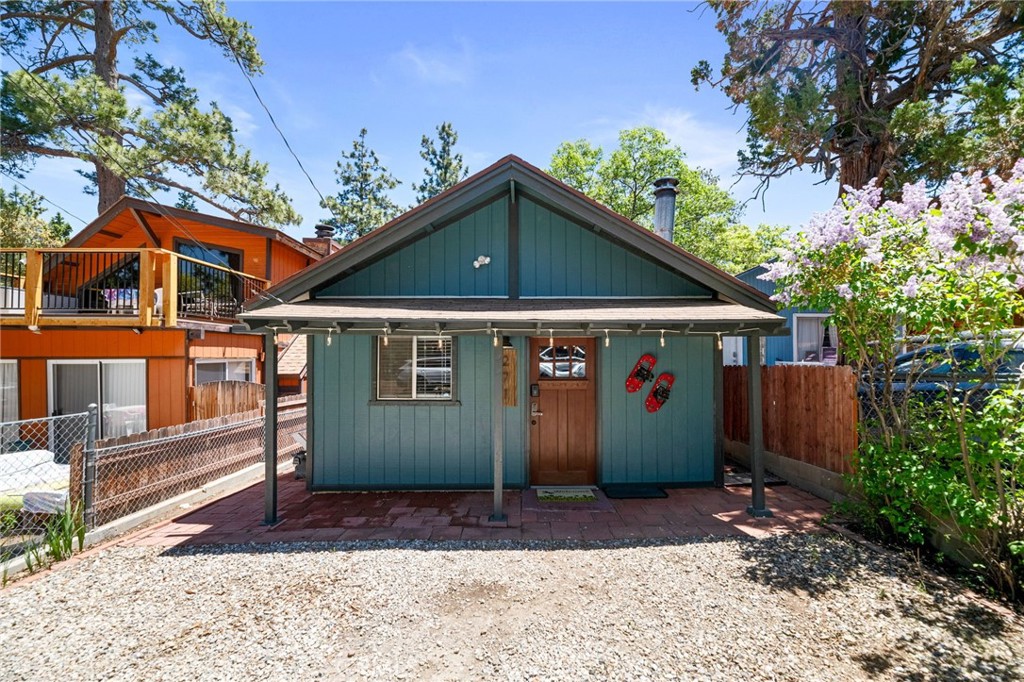 a view of a small house with large space