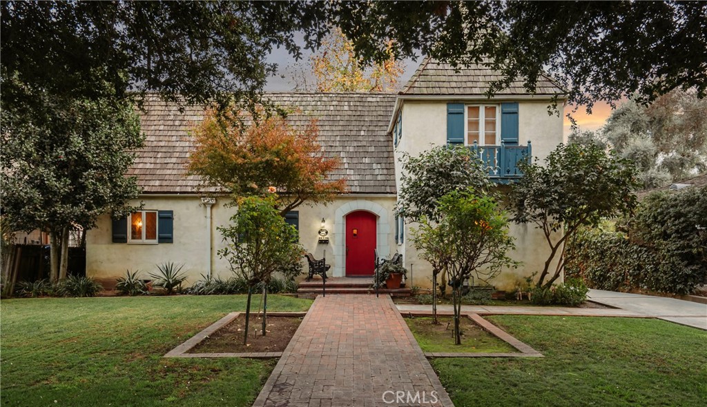 Gorgeous curb appeal