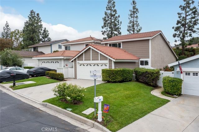 $998,000 | 924 South Lake Summit Drive | Anaheim Hills