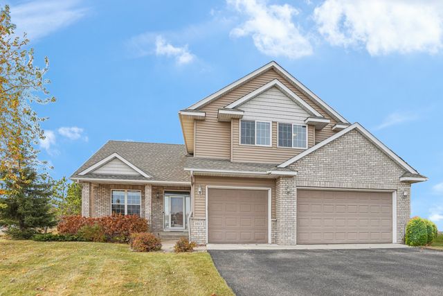 $475,000 | 1013 Fairway Drive Southeast | Prague Estates