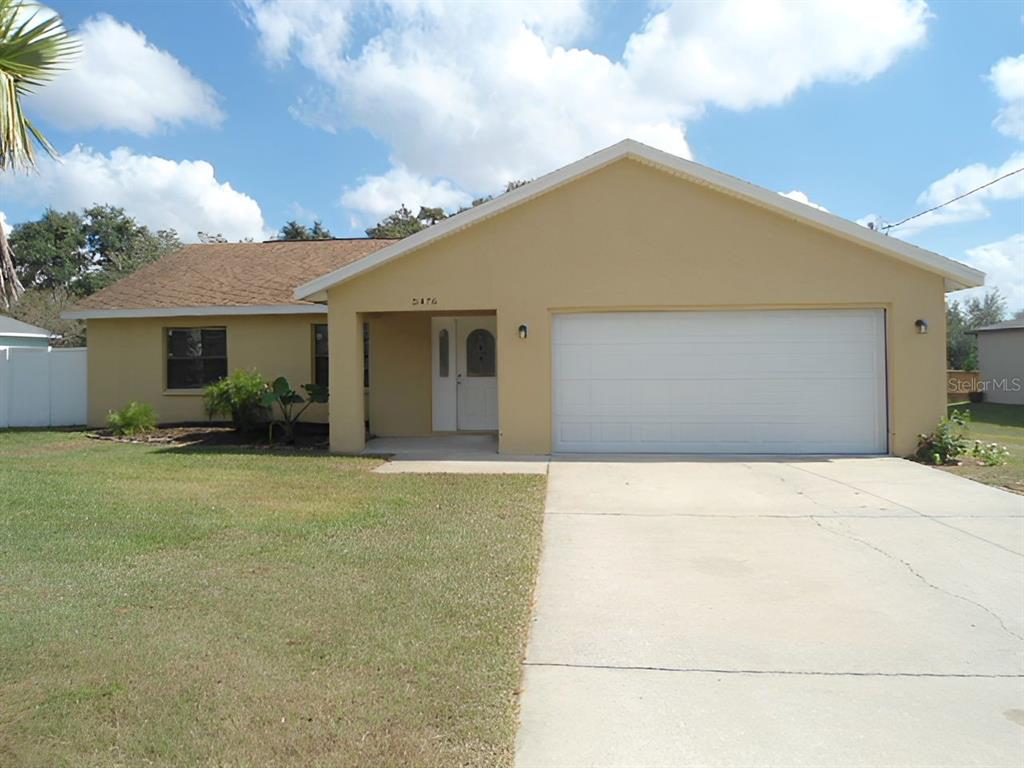 a front view of house with garage and yard