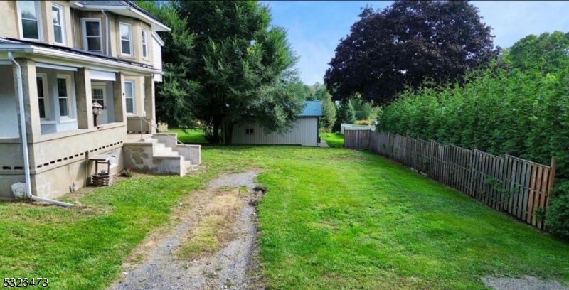 a view of a front of house with a yard