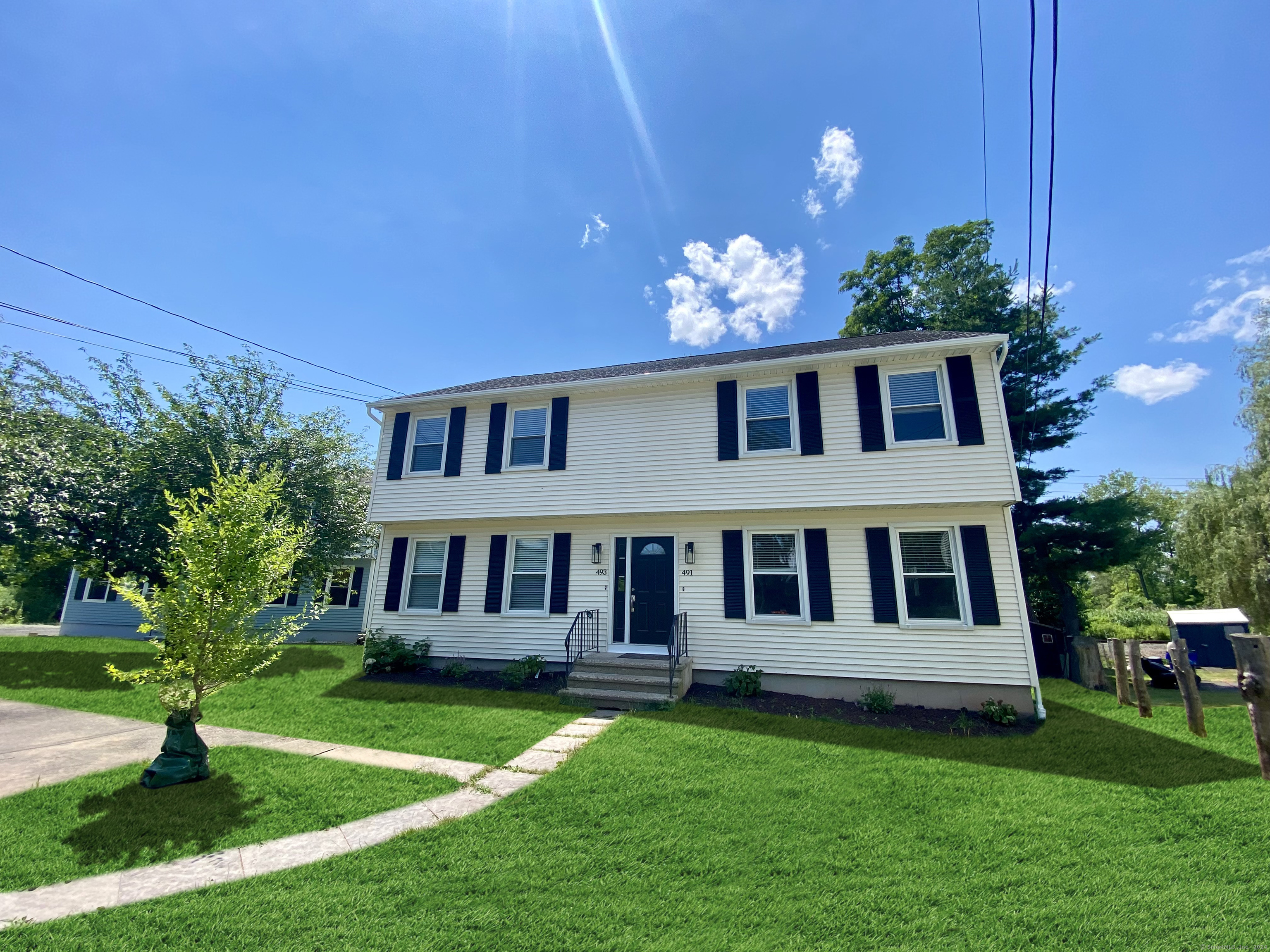 a view of a house with a yard