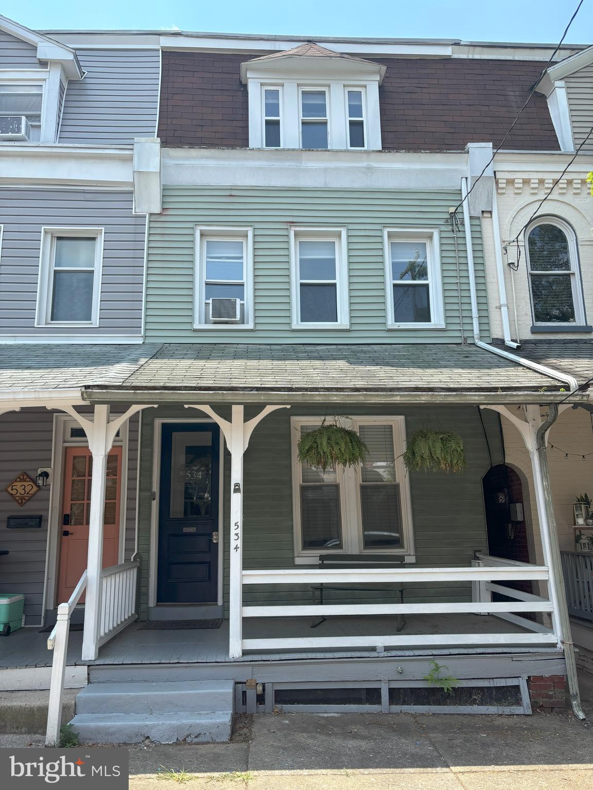 a view of a house with entryway