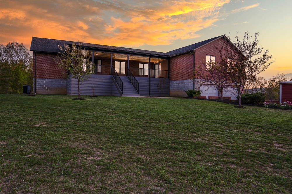 a view of a house with a backyard