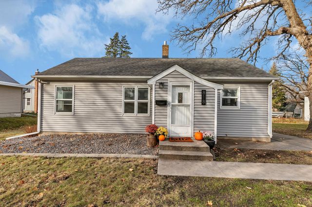 $225,000 | 818 Franklin Street Southwest | Hutchinson