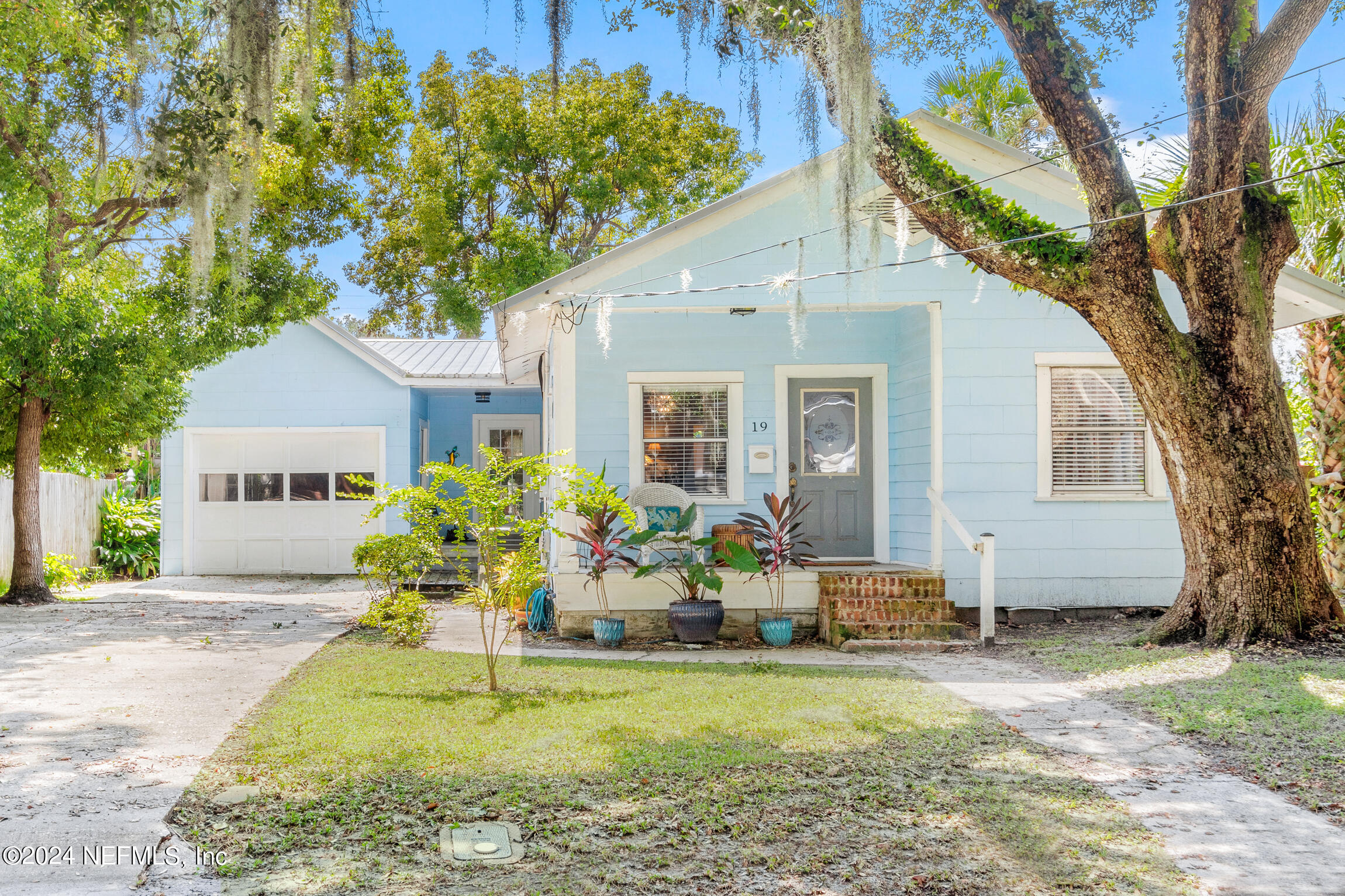 a front view of house with yard