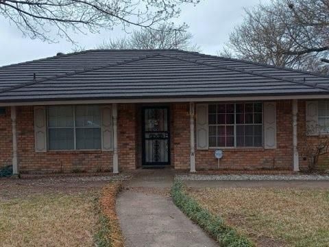 $304,000 | 919 Westlake Drive | DeSoto