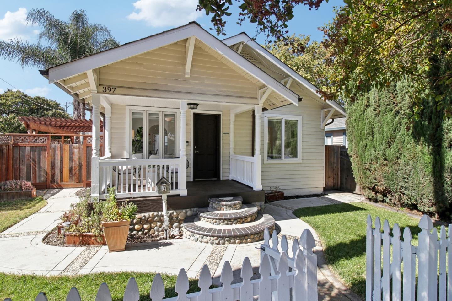 a view of a house with backyard and sitting area