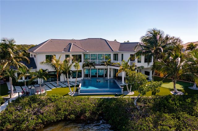 $6,995,000 | 225 Osprey Court | Seagrove West