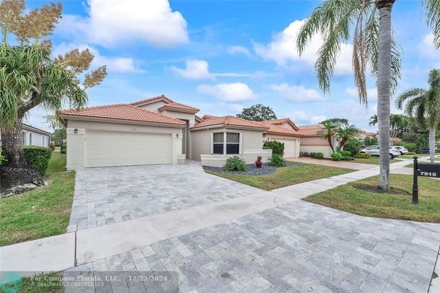 $569,900 | 7915 Sailing Shores Terrace | Palm Isles