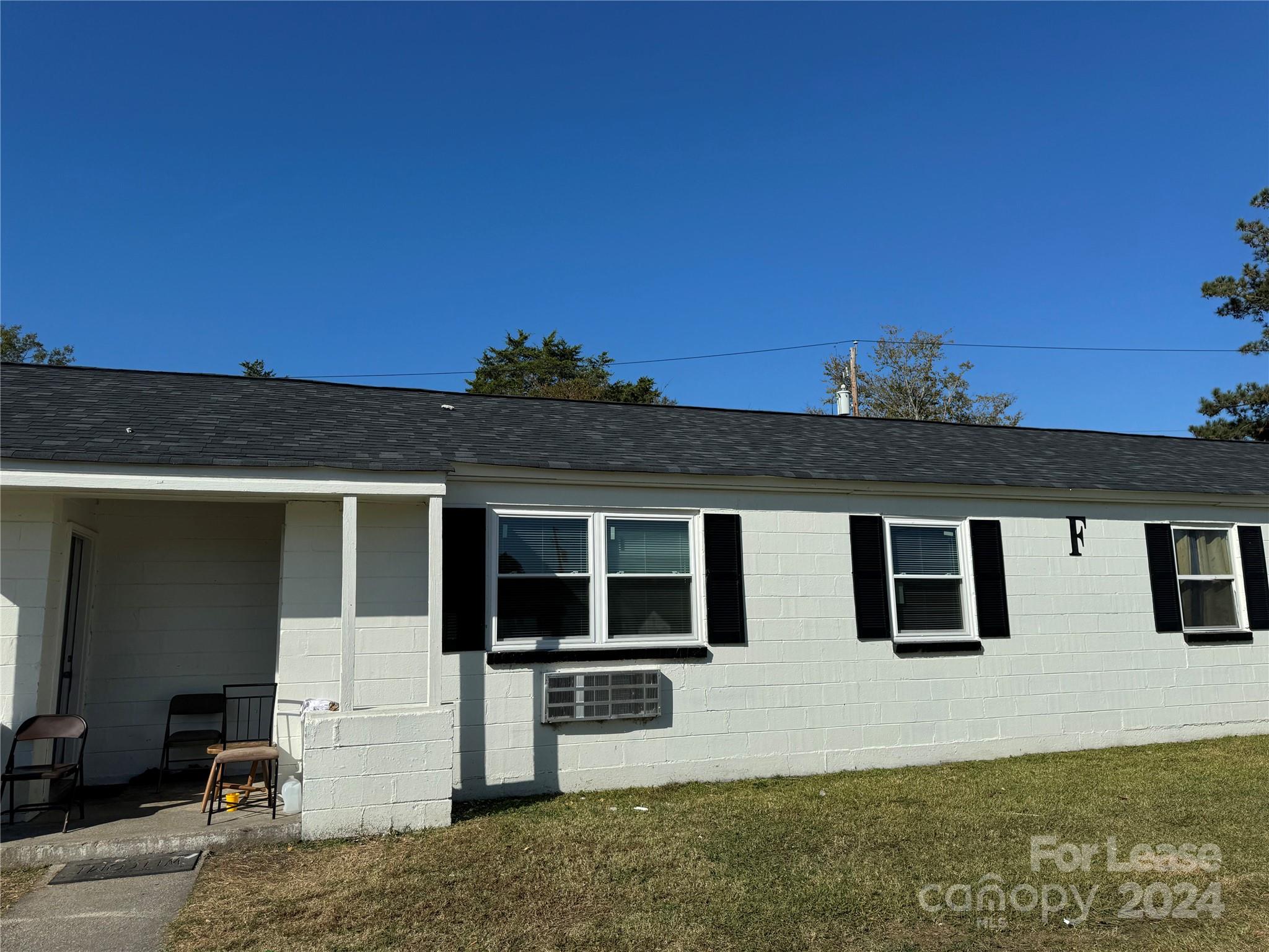 a front view of house with yard