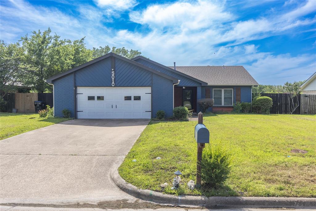 a front view of house with yard