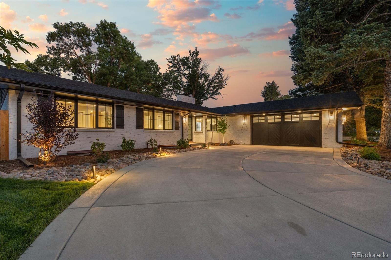 a view of a house with backyard and tree s