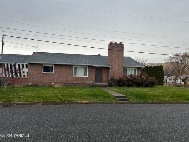 $385,750 | 303 McDowell Street | Naches