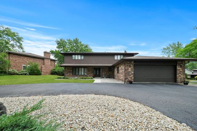 $439,900 | 3014 Mac Heath Crescent | Flossmoor