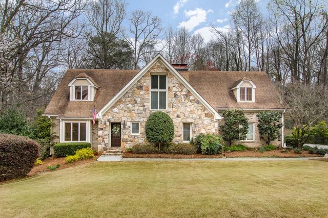 $1,100,000 | 1106 Byrnwyck Road Northeast | North Brookhaven