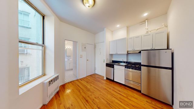 $4,900 | 28 King Street, Unit 14 | Hudson Square