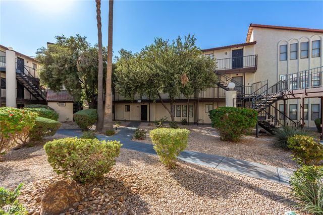 $230,000 | 2080 Karen Avenue, Unit 94 | Valley del Paradiso