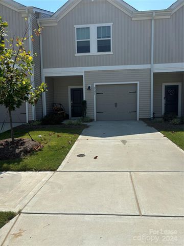 $1,950 | 2325 Belterra Drive | Oakdale South