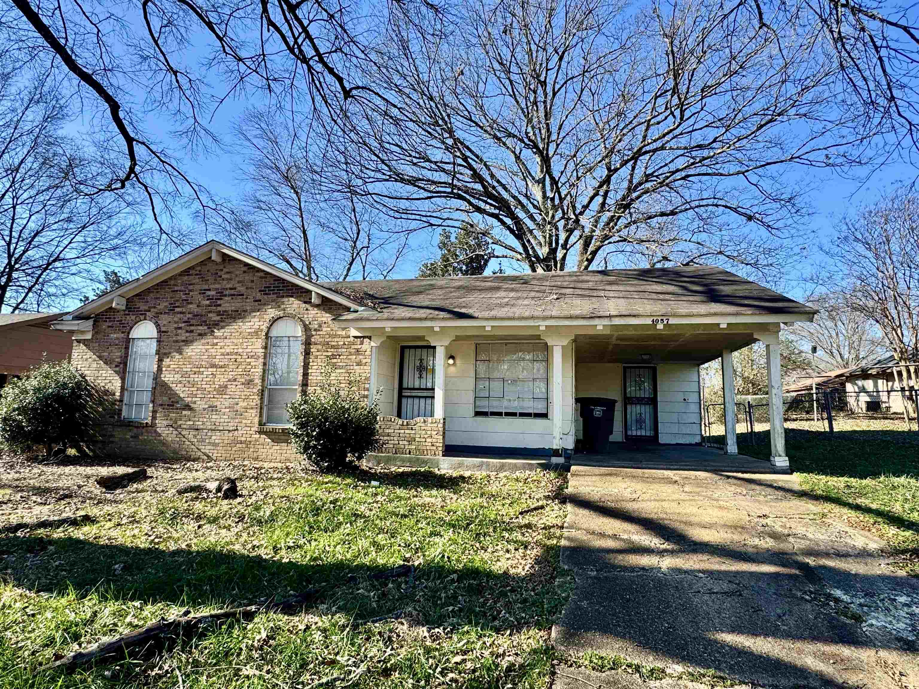 a front view of house with yard