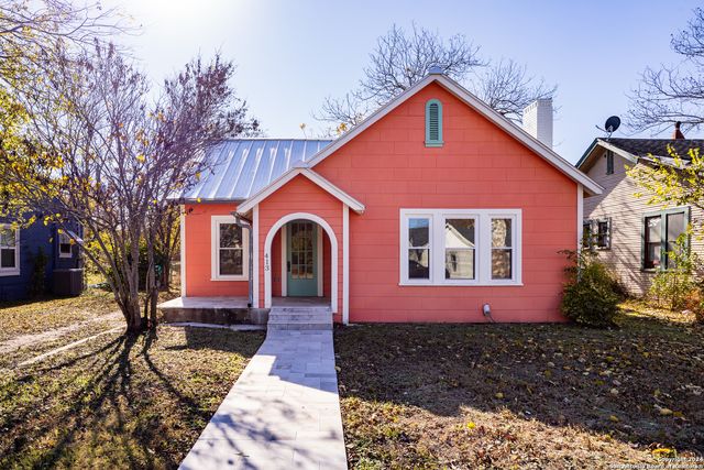 $315,000 | 413 West Water Street | Kerrville