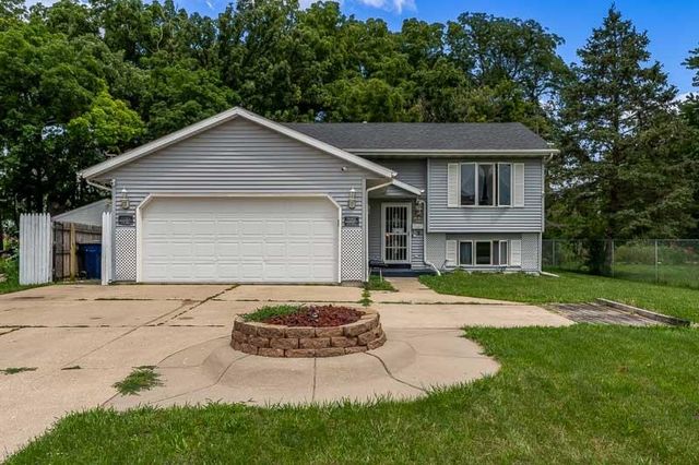 $245,000 | 468 West Delavan Drive | Janesville