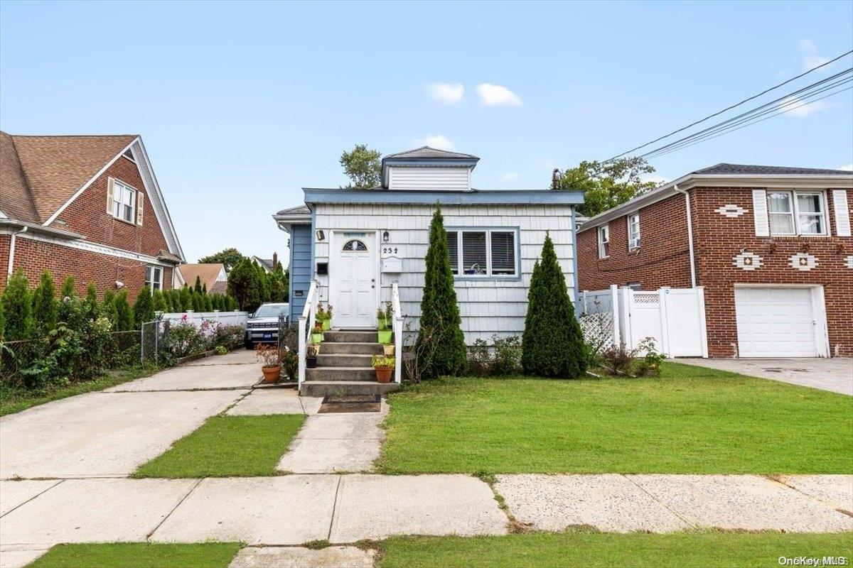 a front view of house with yard