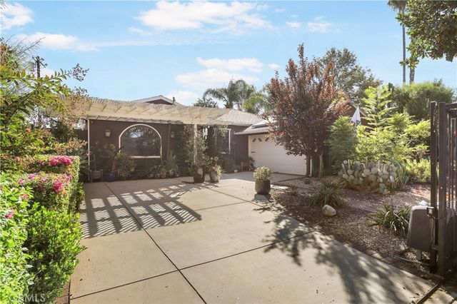 $1,199,000 | 5406 Crebs Avenue | Tarzana