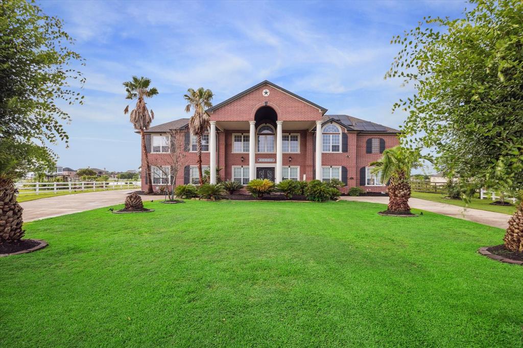 Welcome to this exquisite luxury home in Bridlewood Estates