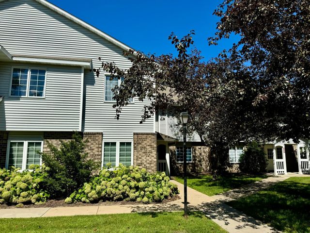 $190,000 | 1063 Duckwood Drive, Unit 104 | Eagan