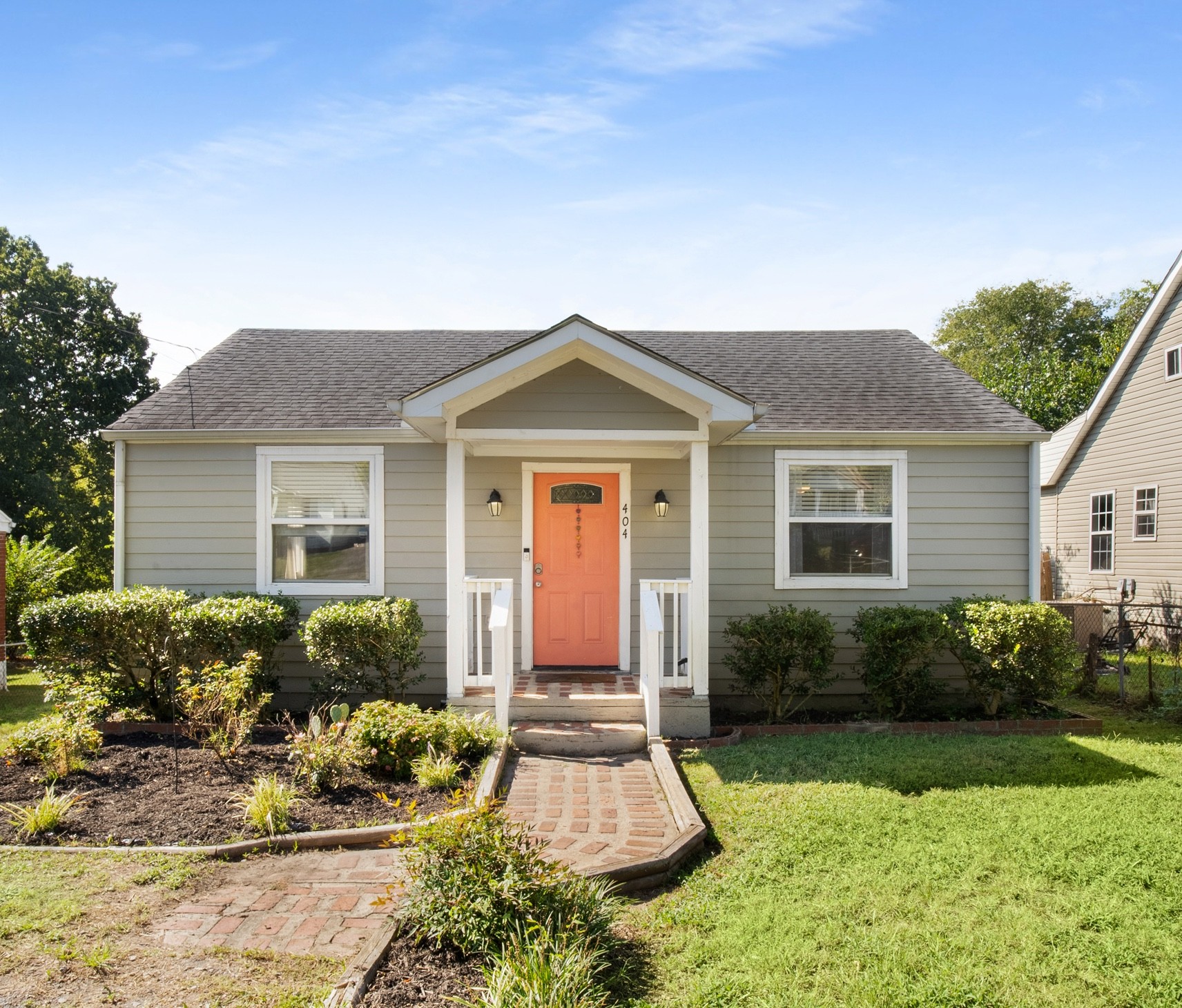 Welcome to this adorable cottage at 404 Elm St!