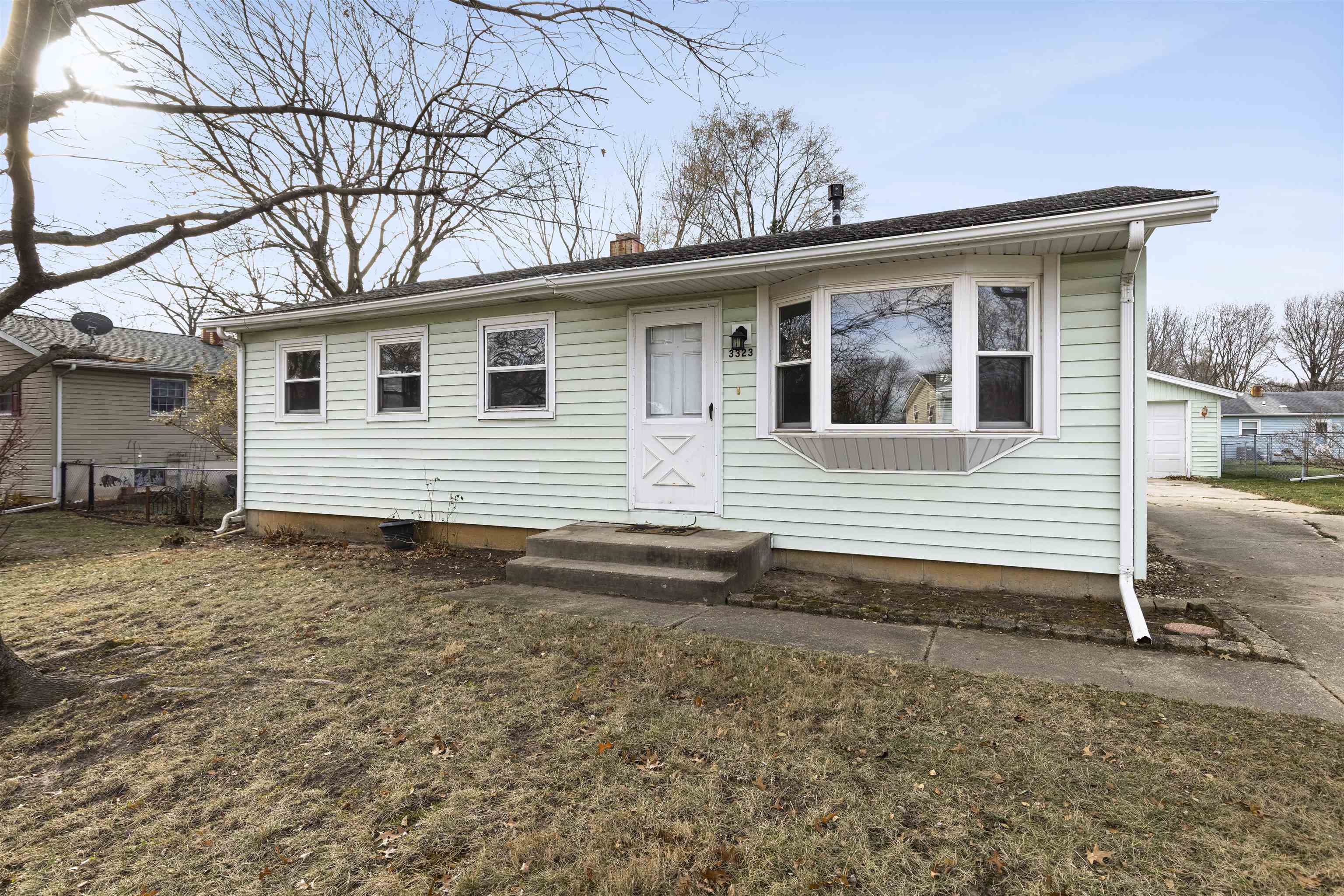 a view of a house with a yard