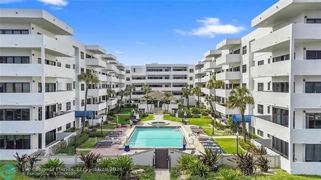 $674,900 | 330 Southeast 20th Avenue, Unit 307 | Deerfield Beach Island