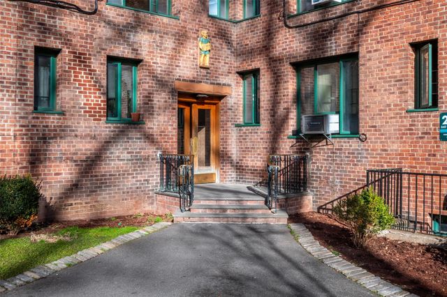 $289,000 | 2120 East Tremont Avenue, Unit 4F | Parkchester