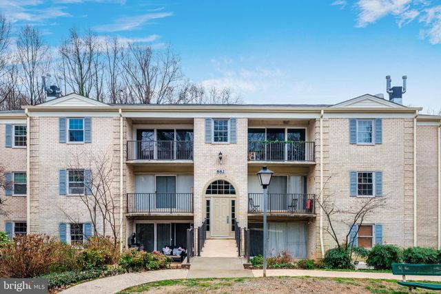 $2,200 | 882 College Parkway, Unit 301 | West Rockville