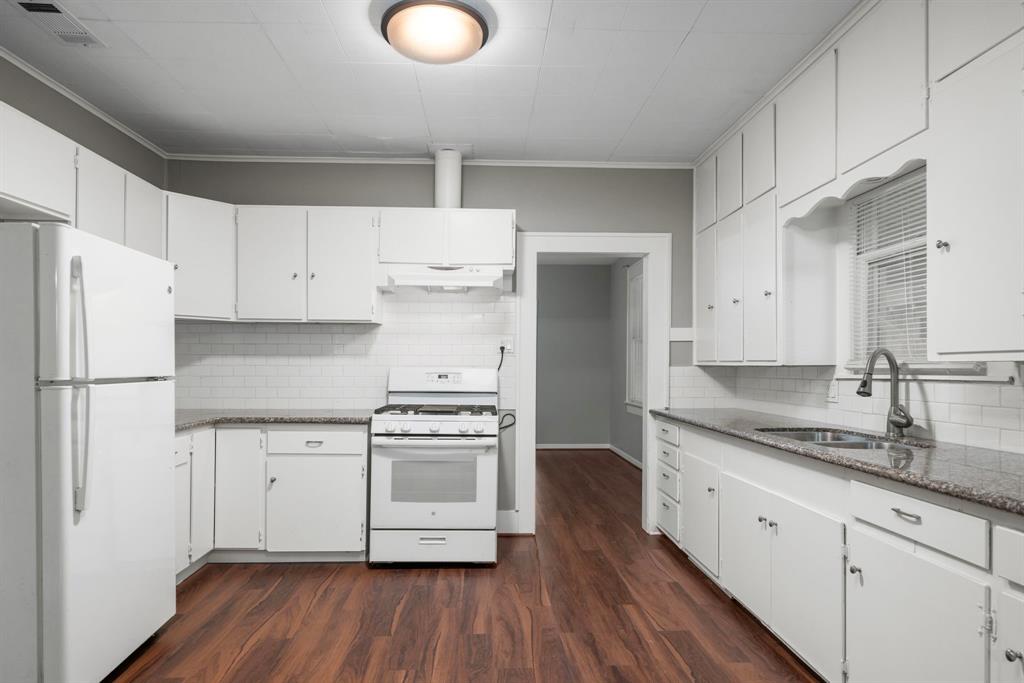 Welcome to Weems, where historic charm and character perfectly blended with modern updates.  The kitchen features original cabinetry with modern/neutral paint, granite countertops and tile backsplash.