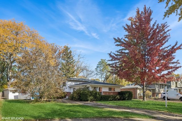 $354,900 | 1521 Lakeside Drive | Wheaton