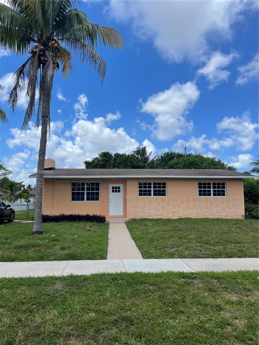 a view of a house with a yard