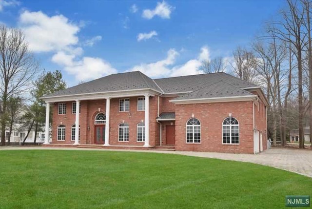 a front view of house with yard