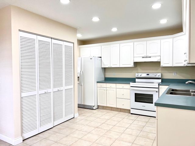 $1,900 | 1521 Northwest 19th Terrace, Unit 203 | Delray Beach